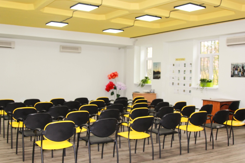 Просторный зал для мероприятия  "Yellow space"